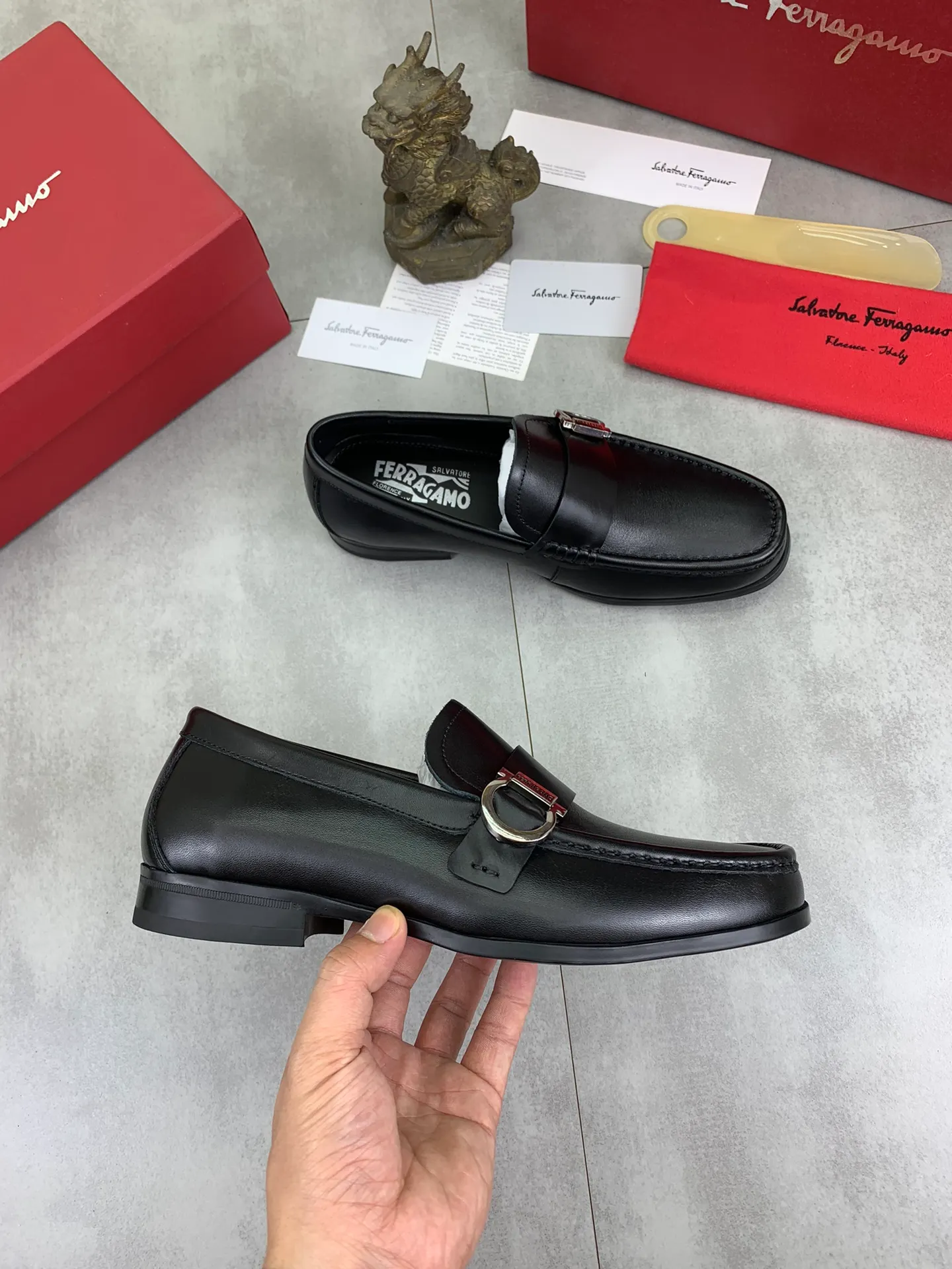 Men's Men's Shoes 💰P460💰[New Style] Water-dyed Niuli 🆘[Salvatore Ferragamo] Ferragamo's latest casual business leather shoes for men! Available at counters simultaneously! The fabric is made of specially imported original calfskin, the lining is made of imported water-dyed cowhide, and the original combination outsole is absolutely luxurious and leads the fashion trend. Matching code: 38-45; 3️⃣ colors available